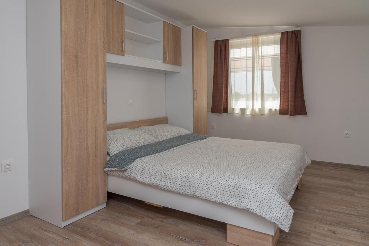 Apartmani Krzak Nin Esterno foto