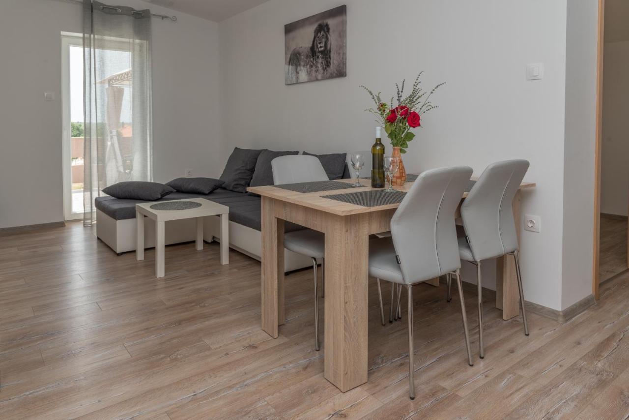 Apartmani Krzak Nin Esterno foto