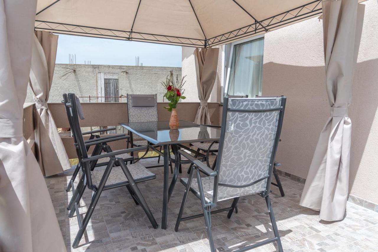 Apartmani Krzak Nin Esterno foto
